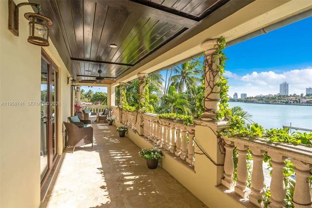 Mediterrane Villa an der Bucht, Bay Drive, Bild 18