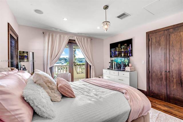 Mediterrane Villa an der Bucht, Bay Drive, Bild 21
