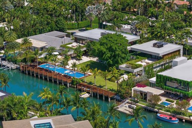 Wasserfront-Anwesen auf Sunset Islands III, Bild 2