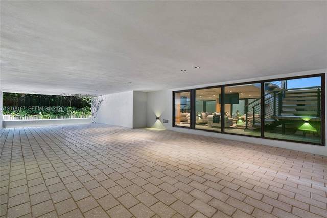Wasserfront-Anwesen auf Sunset Islands III, Bild 64