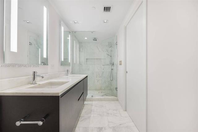 Eckresidenz der 01-Linie im Echo Brickell, Bild 22