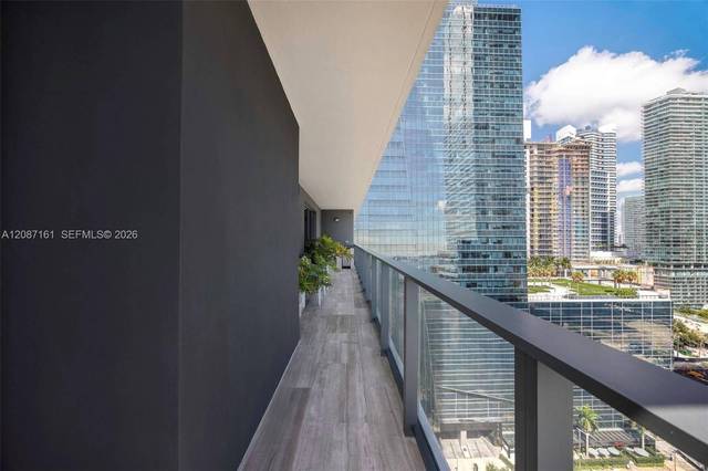 Eckresidenz der 01-Linie im Echo Brickell, Bild 26