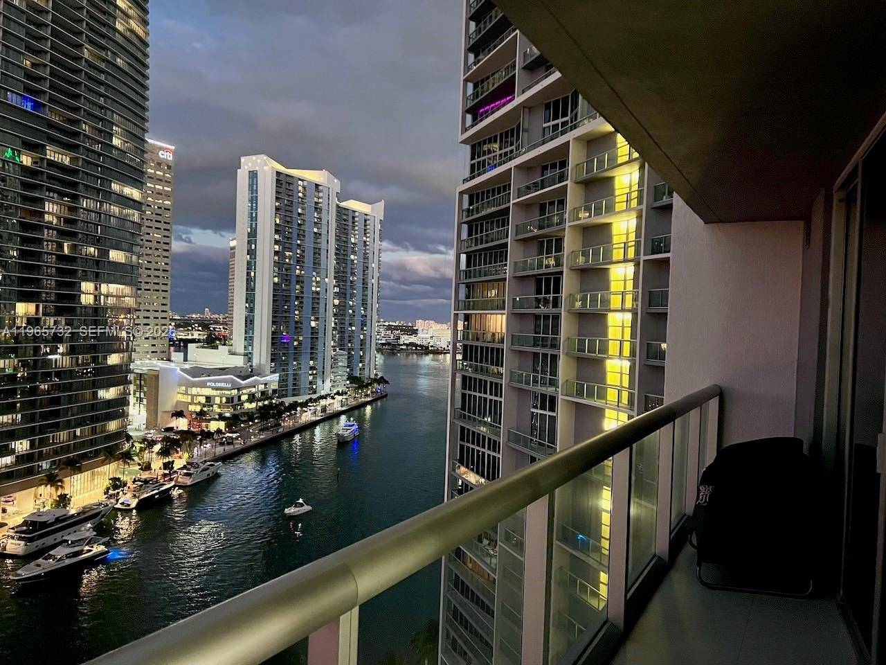 Eckwohnung im 17. Stock des Icon Brickell