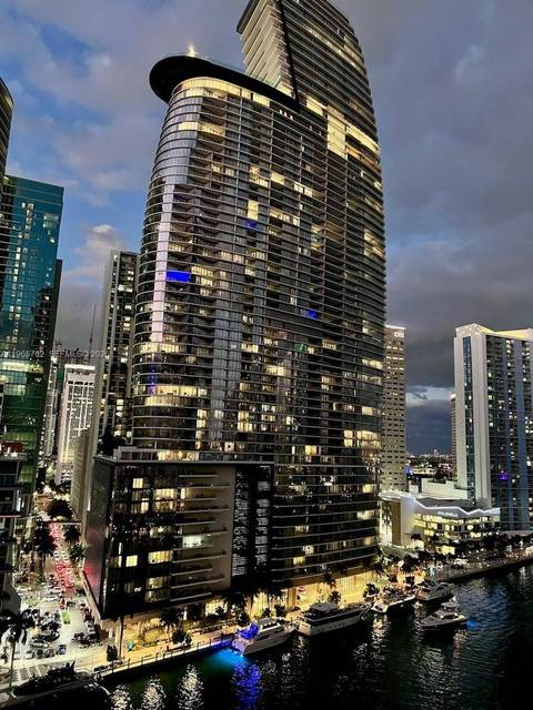 Eckwohnung im 17. Stock des Icon Brickell, Bild 2