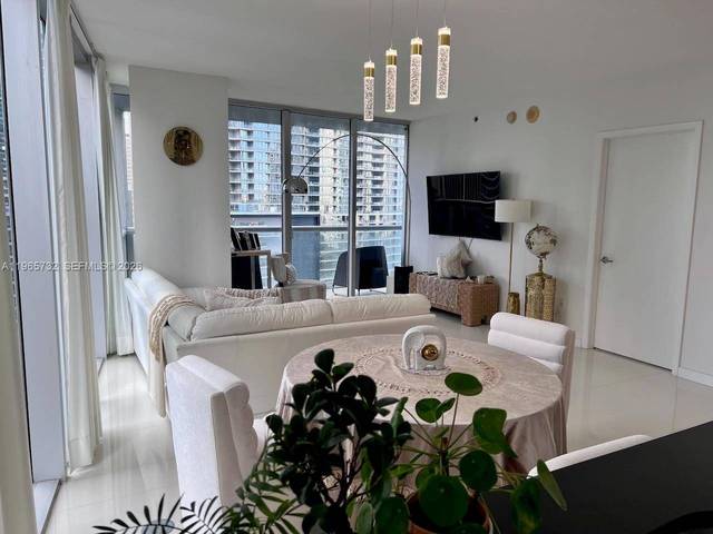 Eckwohnung im 17. Stock des Icon Brickell, Bild 6