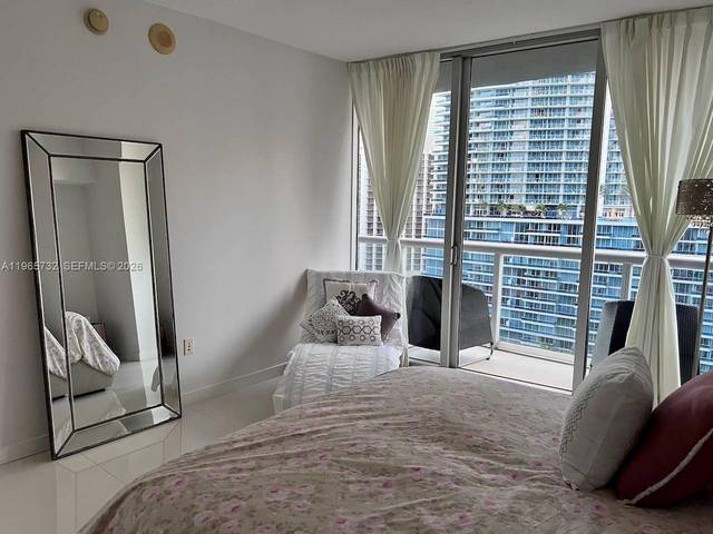 Eckwohnung im 17. Stock des Icon Brickell, Bild 10
