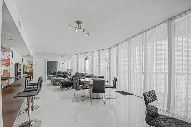 Residenz am Wasser in Icon Brickell Tower 2, Bild 4