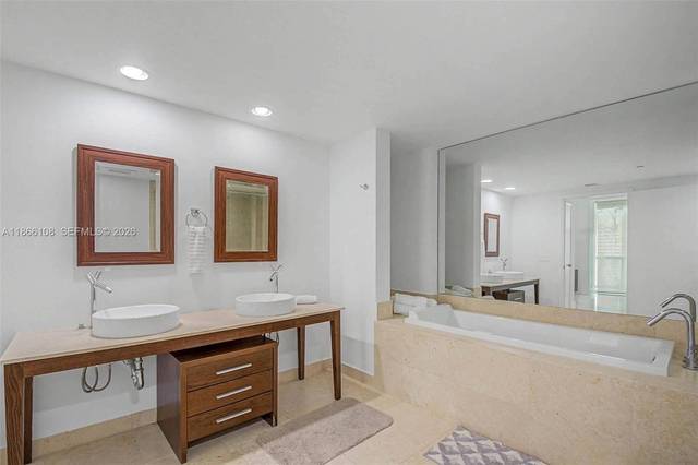 Residenz am Wasser in Icon Brickell Tower 2, Bild 9