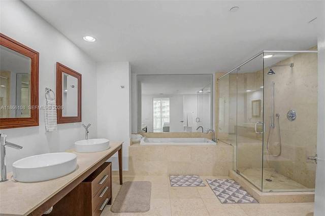 Residenz am Wasser in Icon Brickell Tower 2, Bild 25