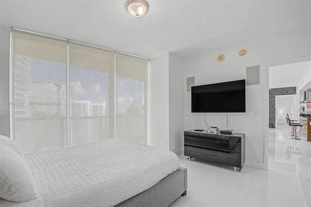 Residenz am Wasser in Icon Brickell Tower 2, Bild 30