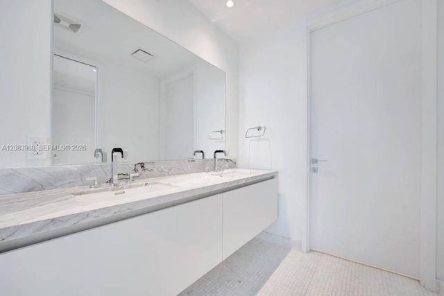 Eckwohnung in hoher Etage im Missoni Baia, Bild 22