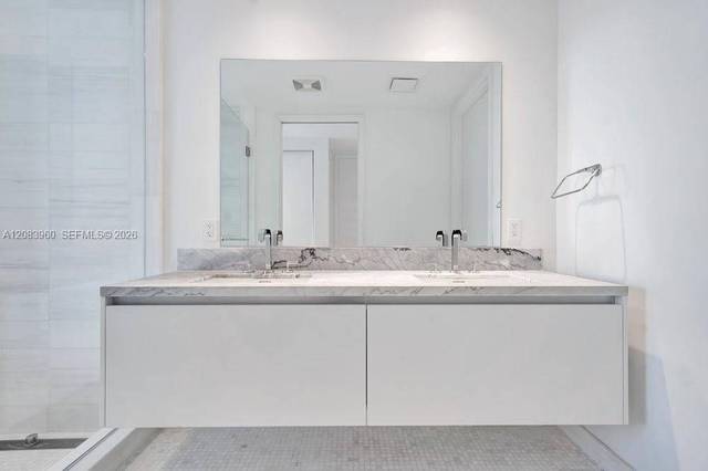 Eckwohnung in hoher Etage im Missoni Baia, Bild 23