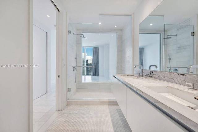 Eckwohnung in hoher Etage im Missoni Baia, Bild 24
