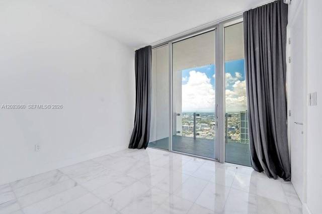 Eckwohnung in hoher Etage im Missoni Baia, Bild 29