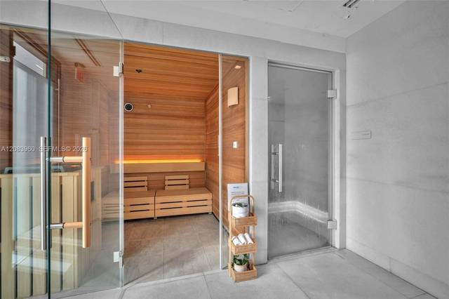 Eckwohnung in hoher Etage im Missoni Baia, Bild 61