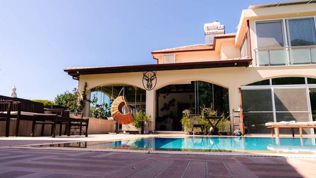 Rose Villa Lapta