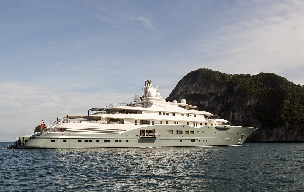 Opening Miami auf einer Mega-Yacht